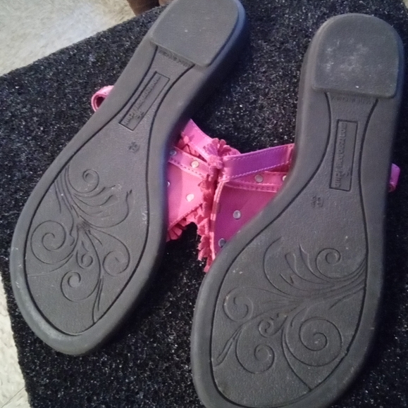 Montego Bay Club Pink Fushia Faux Suede Petal Flip Flops - Picture 5 of 7